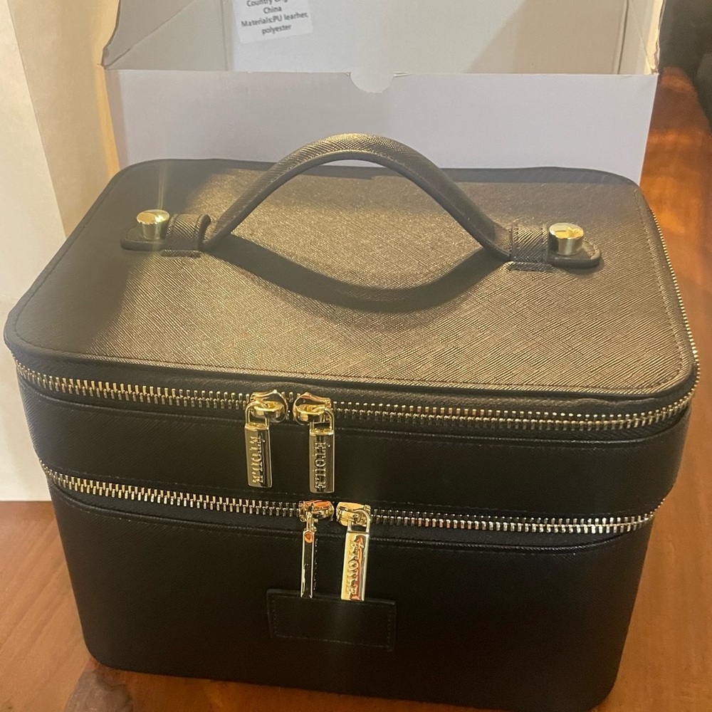 ETOILE Duo Vanity Case in Black and Gold